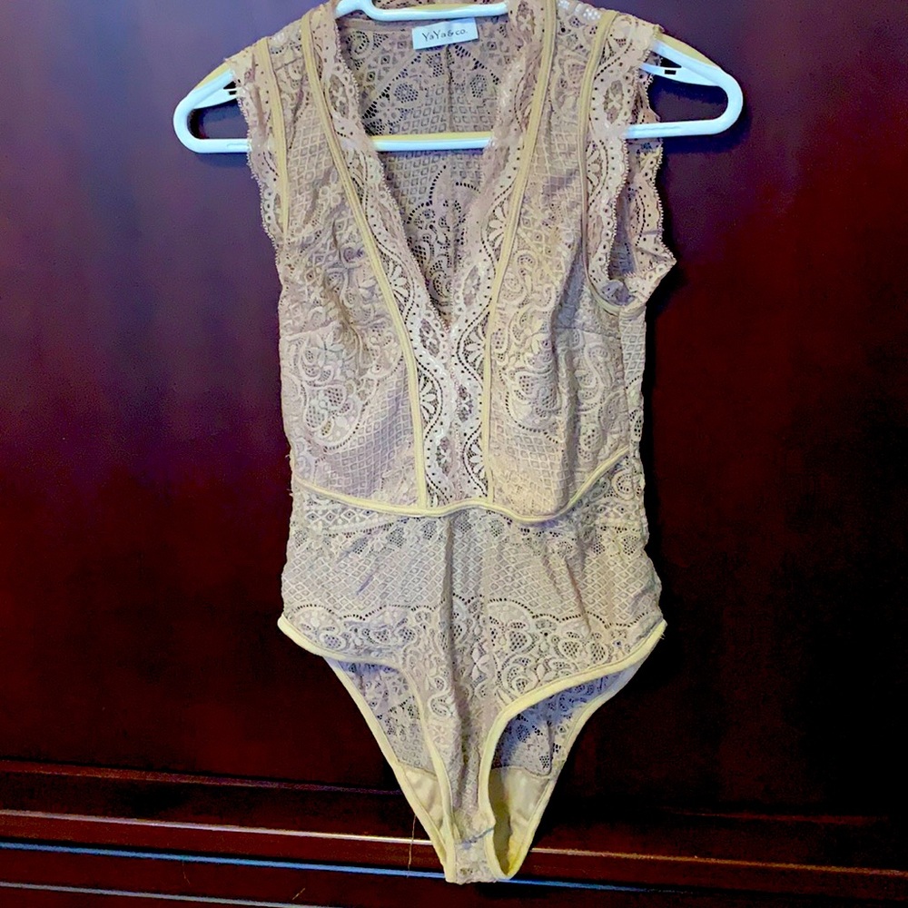 YaYa & co. Beautiful lace dressy top.